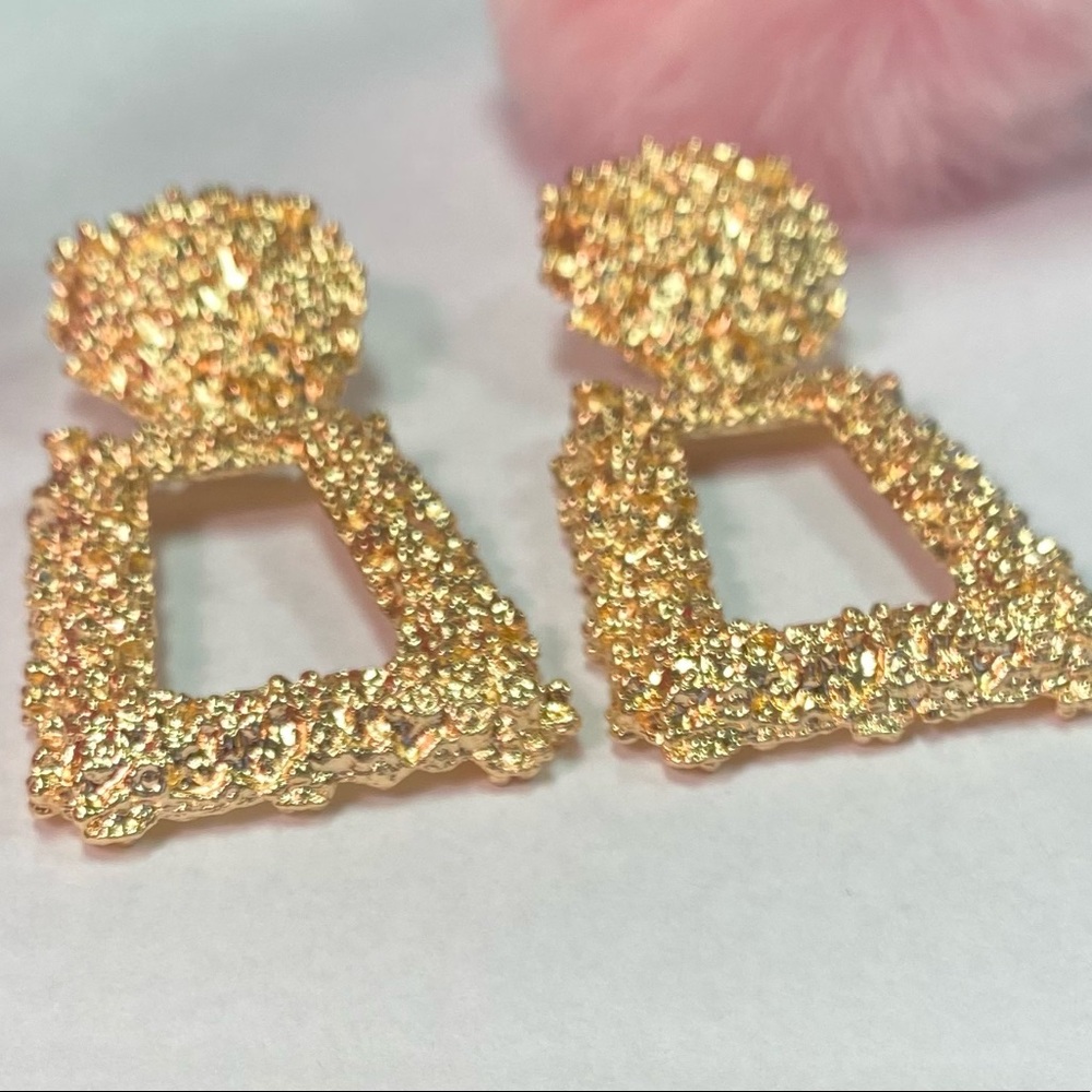 NEW BIG GOLD CHUNKY TEXTURED EARRINGS - Picture 3 of 6